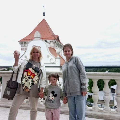 Гродно.   Узкие аля - европейские улочки с цветными домами, украшенные цветами. 09