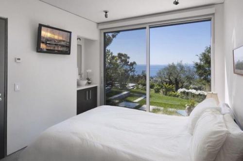 Как сообщают западные источники, Натали портман решилась на очередную крупную покупку. 04