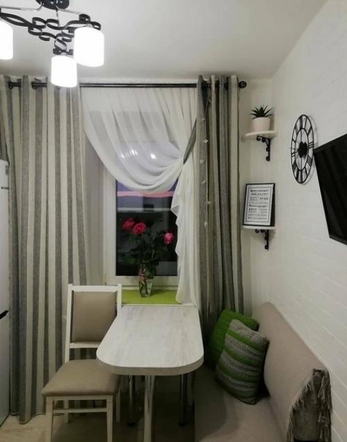 Небольшая кухонька. Простая, но удобная. 01