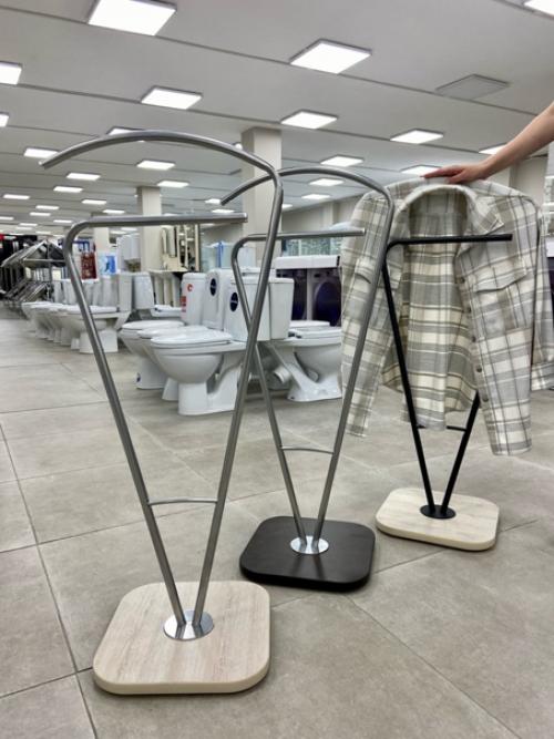 Мы нашли замену стулу, на котором копится одежда. 01