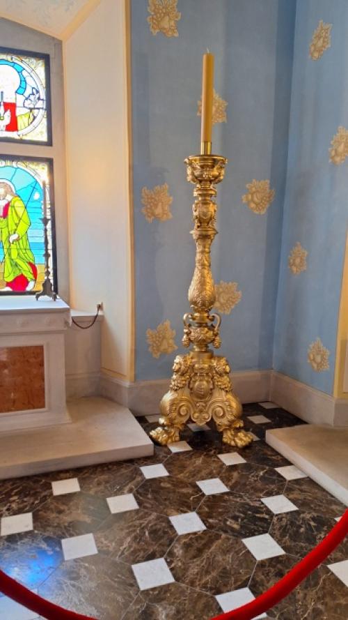 Гродно.   Узкие аля - европейские улочки с цветными домами, украшенные цветами. 01