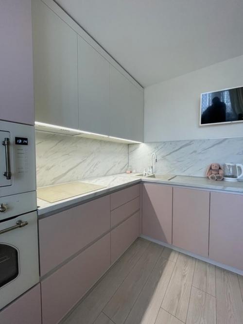 Кухня в нежно розовом тоне. 03