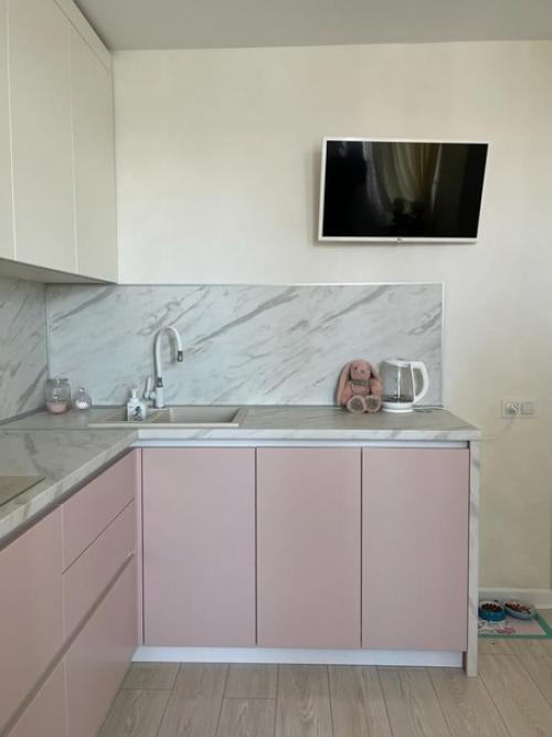 Кухня в нежно розовом тоне. 02