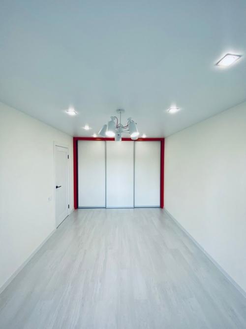 Квартира со стильным дизайнерским ремонтом недалеко от центра города продается! 01