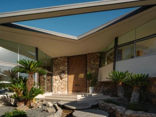 Дом, в котором Элвис Пресли провёл медовый месяц - теперь с обновлённым интерьером. 02