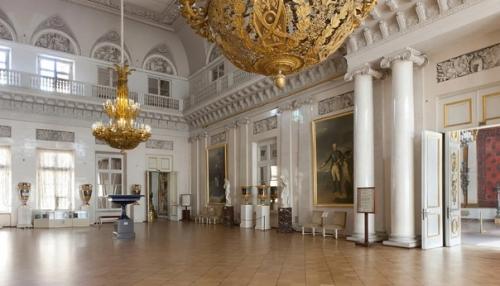 27 июня 1754 года императрица Елизавета Петровна утвердила проект зимнего дворца. 08