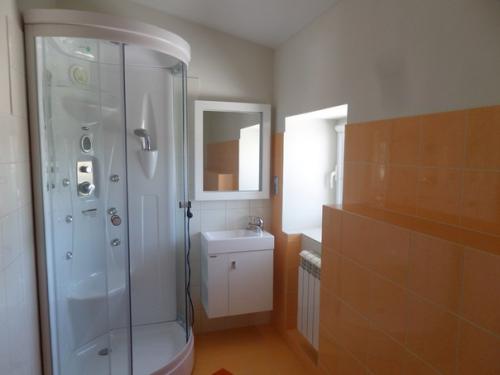 Омск.  Мы предлагаем купить эксклюзивный коттедж в усть - заостровке. 07