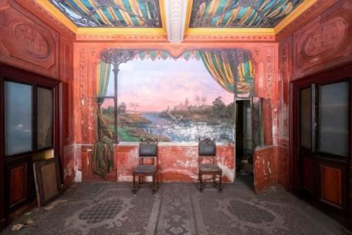 На жемчужину посреди дебрей наткнулся фотограф, который путешествовал в северной части Италии. 03