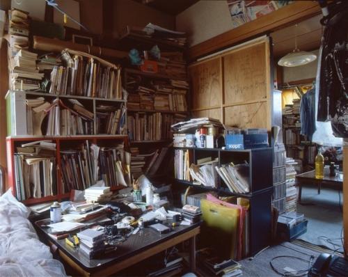 Несколько снимков из книги Tokyo Style от довольно известного японского фотографа кёити цудзуки. 03