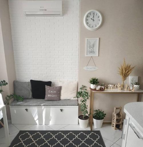 Дизайн квартиры преимущественно в белом цвете. 05