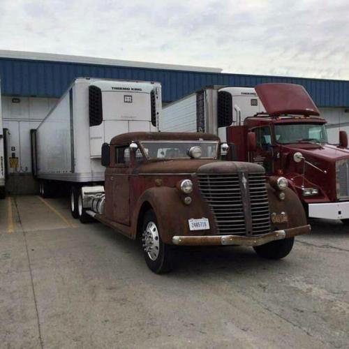 Кабина этого чудо - грузовика представляет собой модифицированный корпус американского пожарного автомобиля марки Лафранс 1941 года выпуска. 02