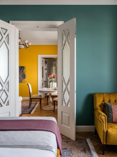 Реализованный интерьер яркой квартиры в высотке на котельнической набережной. 04