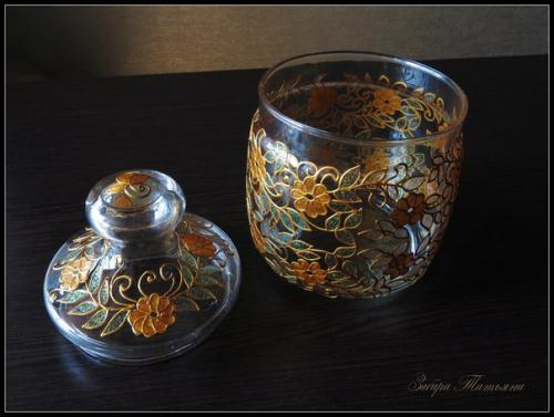 Золотая баночка?  Для сыпучих продуктов (чай, кофе, сахар) или же мелких конфет. 04