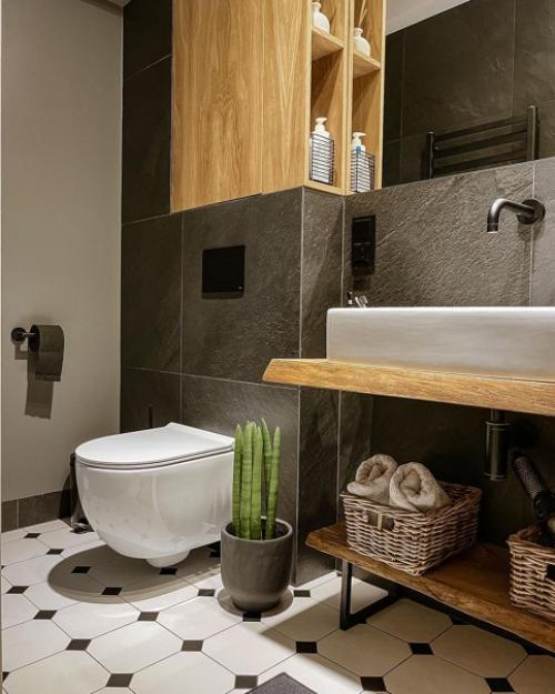 Темно-серый и зелёный цвет с большим количеством дерева в семейном доме в стиле сканди: уютный интерьер, полный вдохновляющих идей. 05