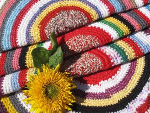 Для дачного дома, на украшение которого часто нет ни сил, ни средств, текстиль - то, что доктор прописал. 04