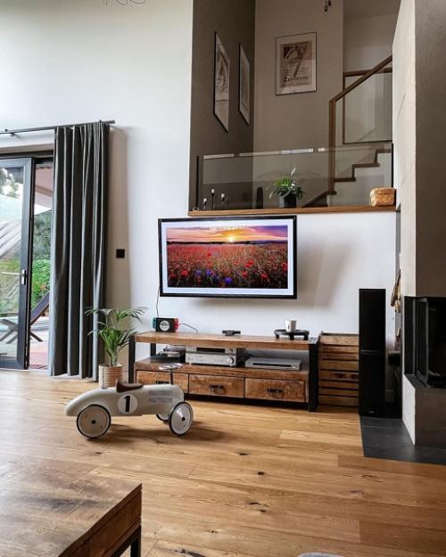 Темно-серый и зелёный цвет с большим количеством дерева в семейном доме в стиле сканди: уютный интерьер, полный вдохновляющих идей. 04