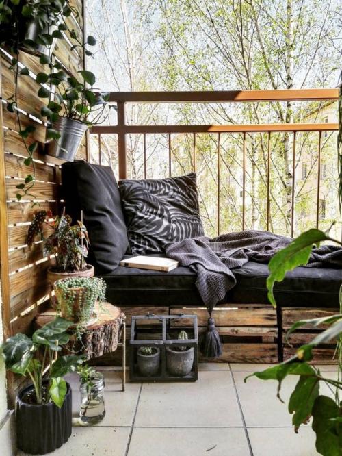 Чем отделать стены на балконе: 5 практичных и уютных вариантов. 04