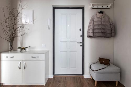 Двухкомнатная квартира, где живет семейная пара с ребенком. 06