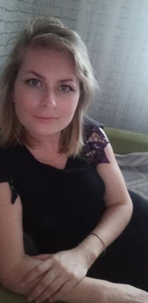 Здравствуйте!  Меня зовут Елена, 38 лет, в разводе, есть дочка. 01