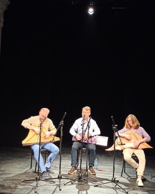 5 июля мы с Юлей побывали в московском театре Елены камбуровой Театр Музыки и Поэзии. 04