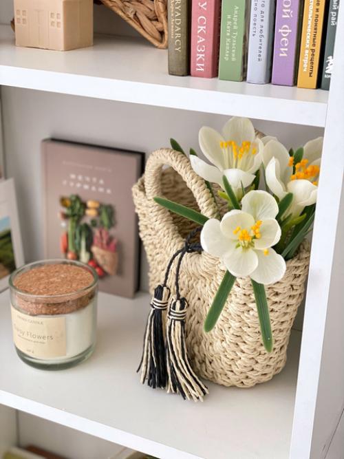 Бодро я начала неделю, решила разобрать и показать наш стеллаж или по другому, книжную полку. 02