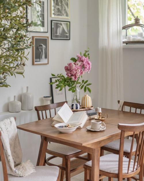 Добрый день.  Поделитесь пожалуйста декором стен в ваших гостиных. 02