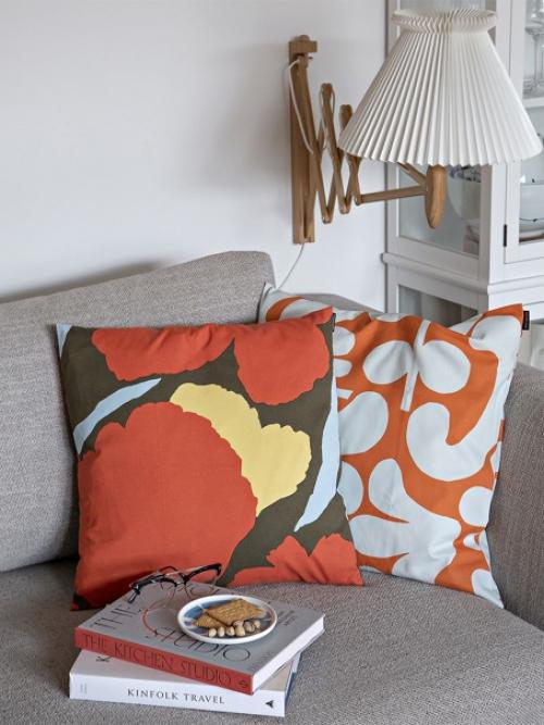 Лето в городе: быстрое и красочное летнее преображение маленькой польской гостиной. 02