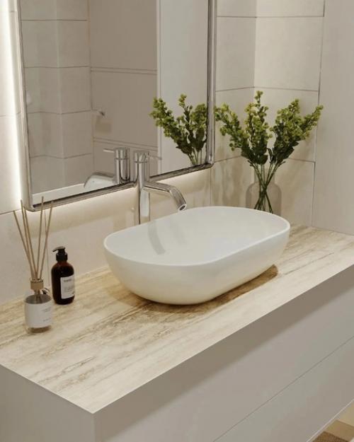 Оформление ванной комнаты в бежевом цвете классикой считается. 04