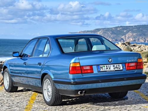 BMW 5 Е 34 - третье поколение легковых. 04
