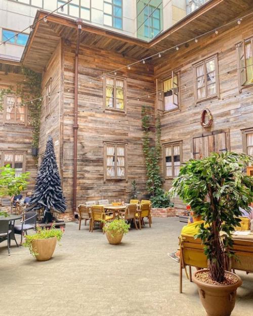 Всем привет.  Подготовила для вас подборку необычных кафе. 03