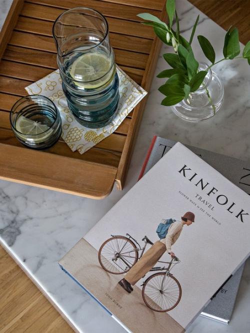 Лето в городе: быстрое и красочное летнее преображение маленькой польской гостиной. 01