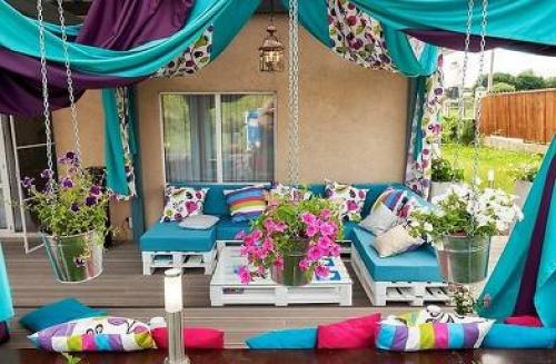 Для дачного дома, на украшение которого часто нет ни сил, ни средств, текстиль - то, что доктор прописал. 05