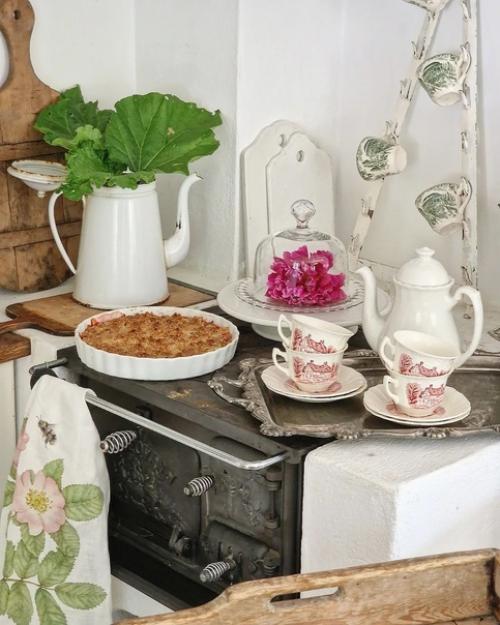 Добро пожаловать в шведский дом, где интерьер из прошлого переносит нас в уютную гавань теплых воспоминаний и умиротворения! 07