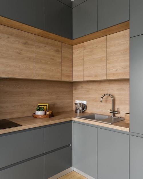 Интересное сочетание серого цвета и дерева в кухонном гарнитуре. 03