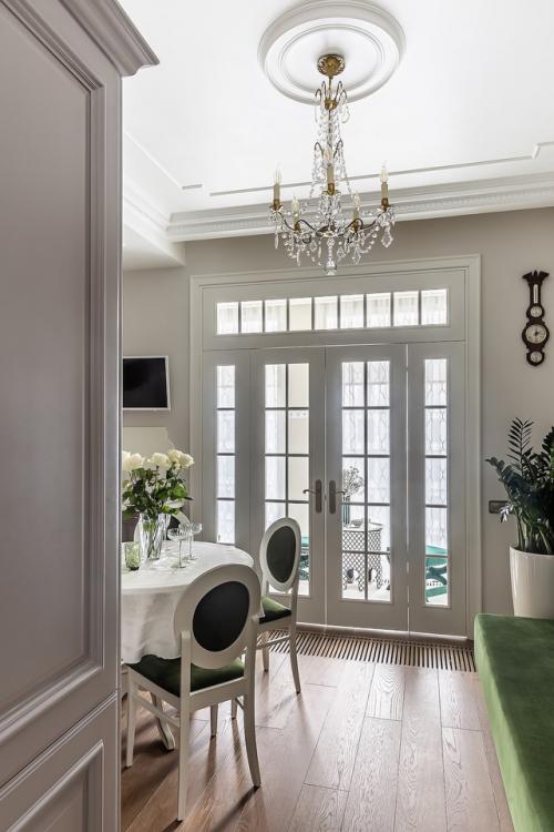 Красивая кухня с функцией гостиной и шикарной зоной отдыха на лоджии. 04