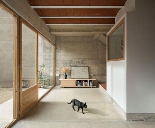 Жёлтый дом безнадёжного оптимиста в Испании. 01