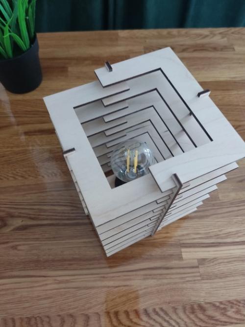 Настольный светильник - это стильный и функциональный аксессуар, который станет отличным дополнением к любому интерьеру. 03