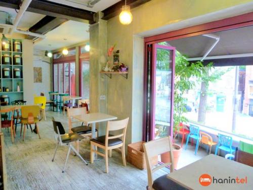 В Сеуле есть красивая улица - Samcheongdong - gil, знаменита своим разнообразием магазинчиков, модных бутиков, кафе и уникальных ремесленных лавок. 03