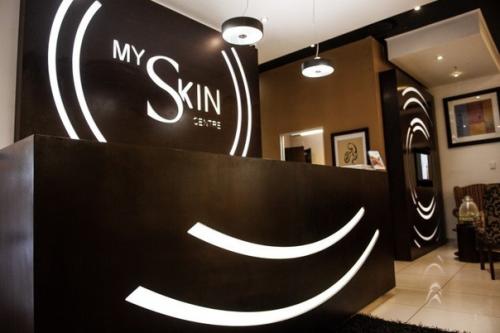 Оригинальный и сдержанный интерьер салона красоты. 02