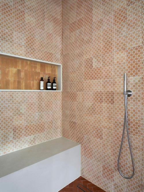 Дом в Торонто с 19 видами плитки и средиземноморским настроением. 08