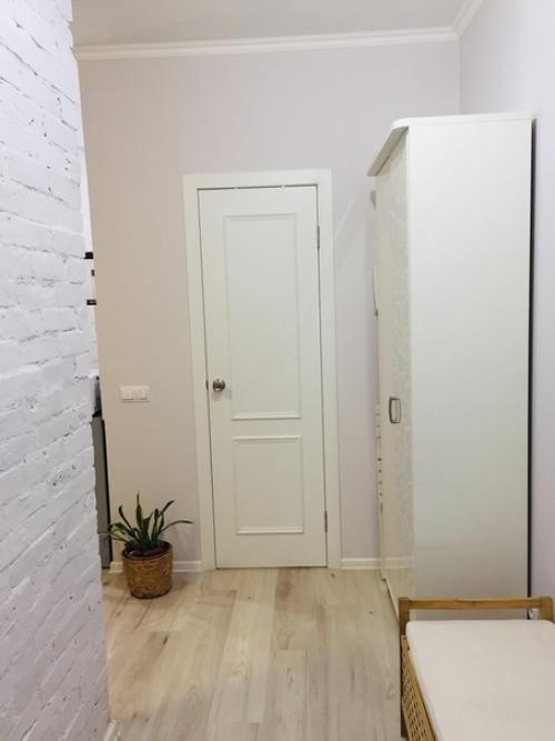 Здравствуйте!  Оцените, пожалуйста, нашу маленькую студию в 20 кв метров с отдельным входом. 05