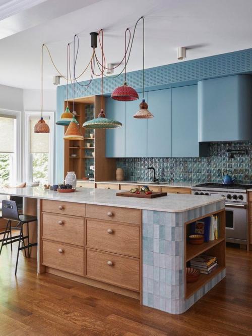 Дом в Торонто с 19 видами плитки и средиземноморским настроением. 01