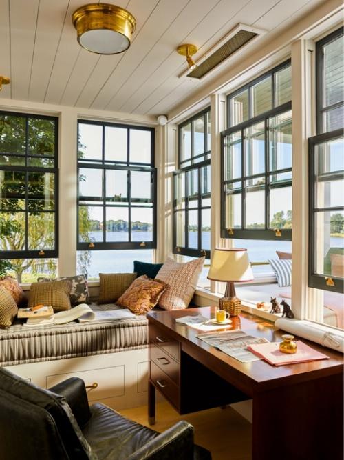 На БЕРЕГУ реки. Этот дом абсолютно новый, но смотрится он так, как будто был построен в XIX веке. 07