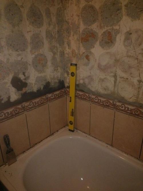 Девушка сама ремонт в ванной сделала. 04