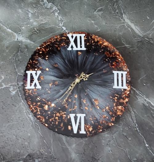 К продаже готовы первые часики из эпоксидной смолы полностью ручная работа. 03