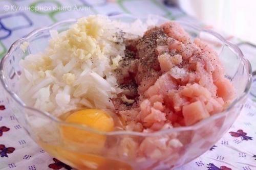 Нежные куриные шарики в сырно - сливочном соусе. 01