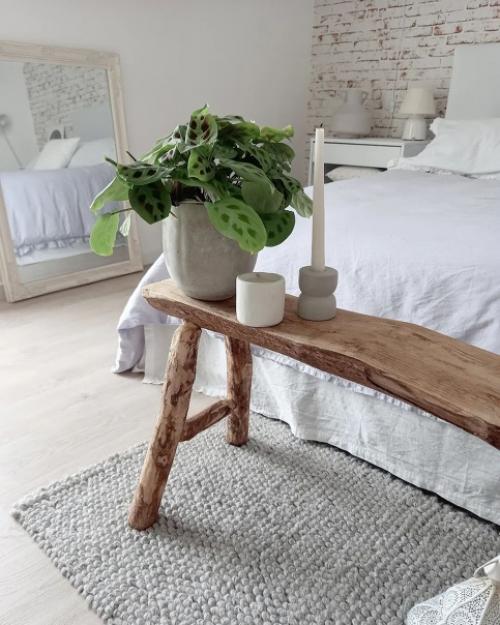 Как же приятно жить в доме с зеленью и деревянной мебелью, и все на это белом фоне! 08