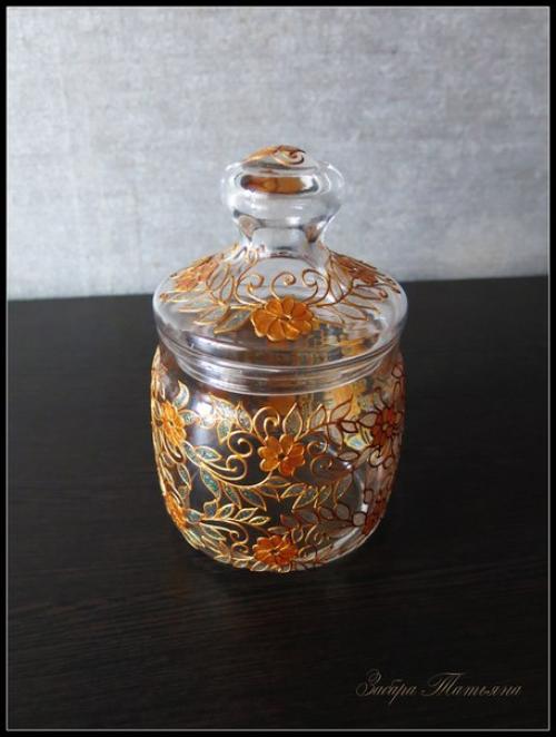 Золотая баночка?  Для сыпучих продуктов (чай, кофе, сахар) или же мелких конфет. 03