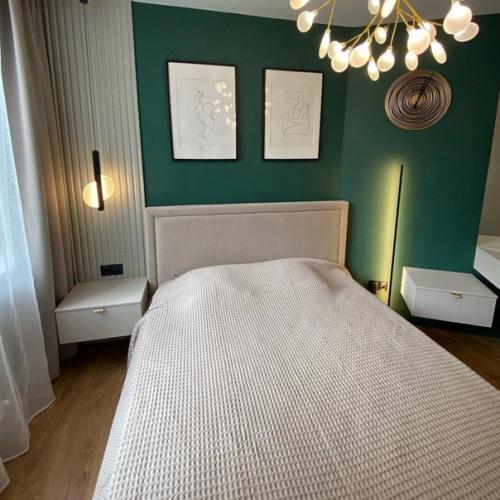 Современный интерьер со стильными элементами, которые замечательно сочетаются вместе. 01