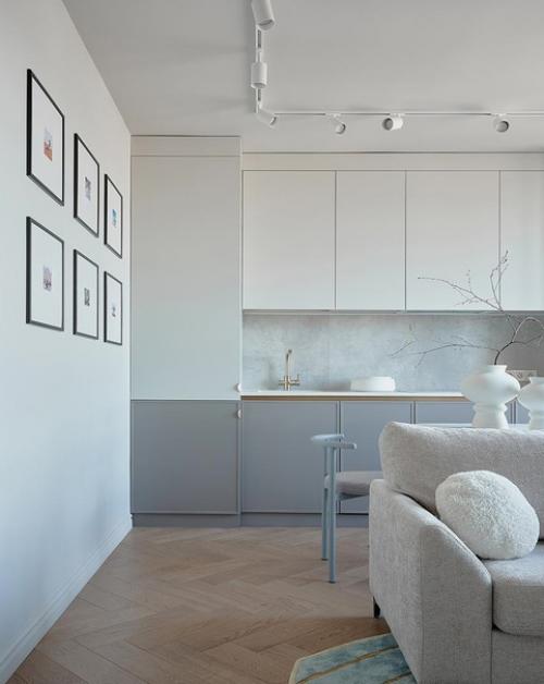 Дизайнер Елена тринитатская преобразила светлую однокомнатную квартиру, расположенную на 15-м этаже жилого комплекса. 02